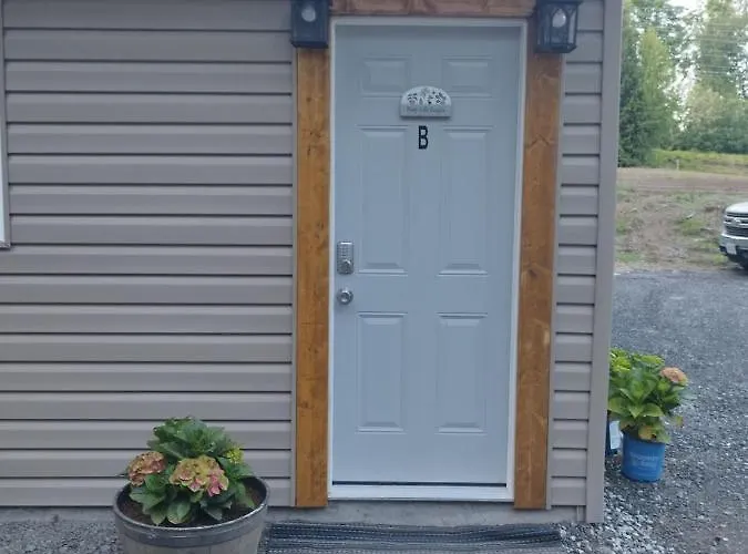 Beautiful Farm Cabin Unit B
