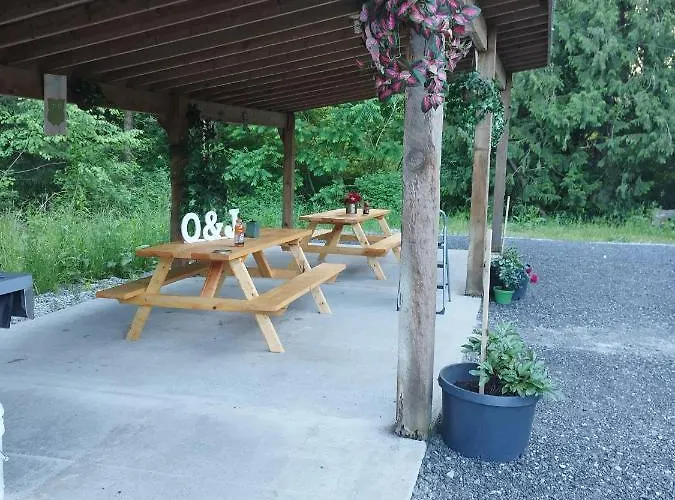 Beautiful Farm Cabin Unit B